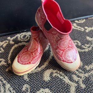 WIND RIVER SLIP ON RAIN BOOTIES WOMENS SIZE 9